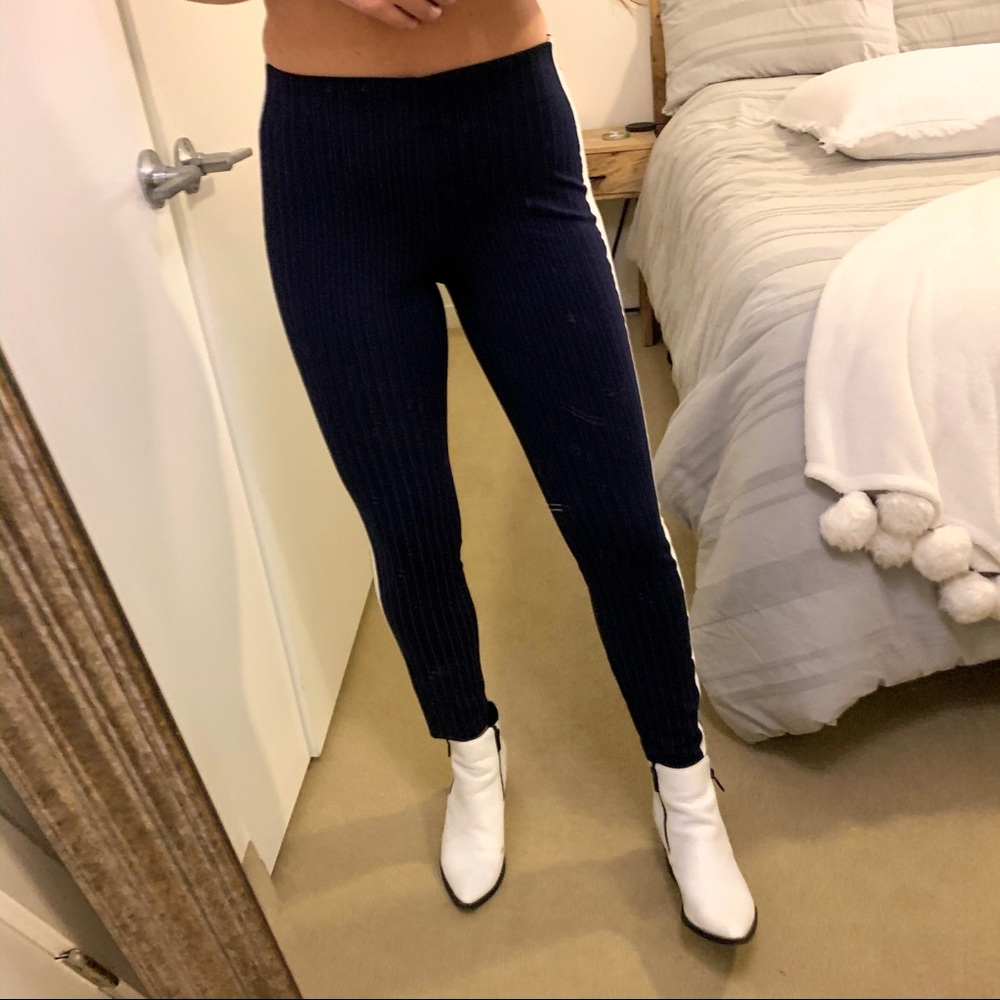 PINK ROSE LEGGINGS > - Picture 2 of 4